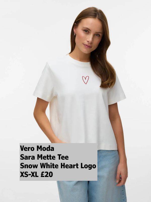 10311633 Sara Mette Tee Snow White Heart Logo Xs XL £20 Model 3